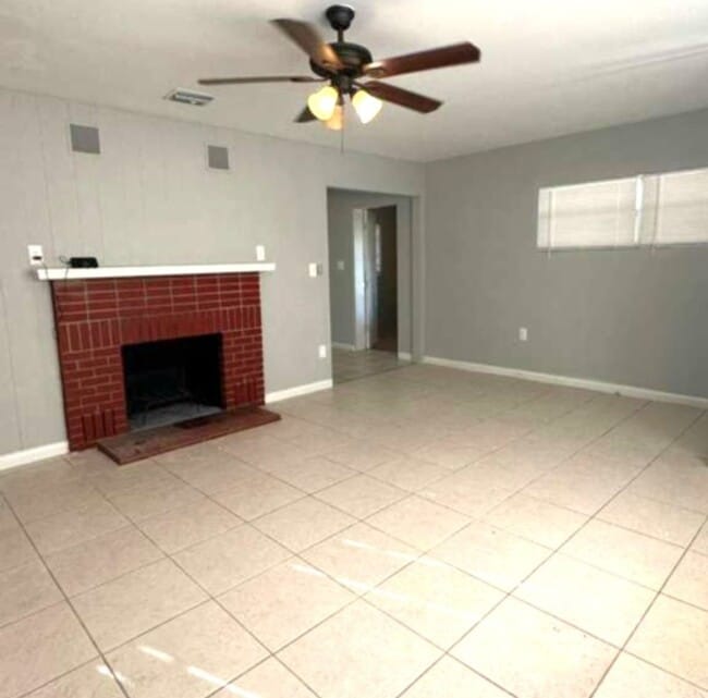 Photo - Charming 2 Bedroom Home with Fenced Yard & Screened Patio – Prime Location!