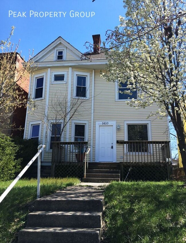 Building Photo - 1410 Indianola Ave Unit 1410 Indianola Avenue Rental