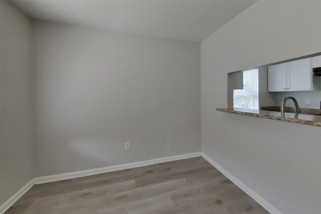 Photo - 1391 Tenderden Dr