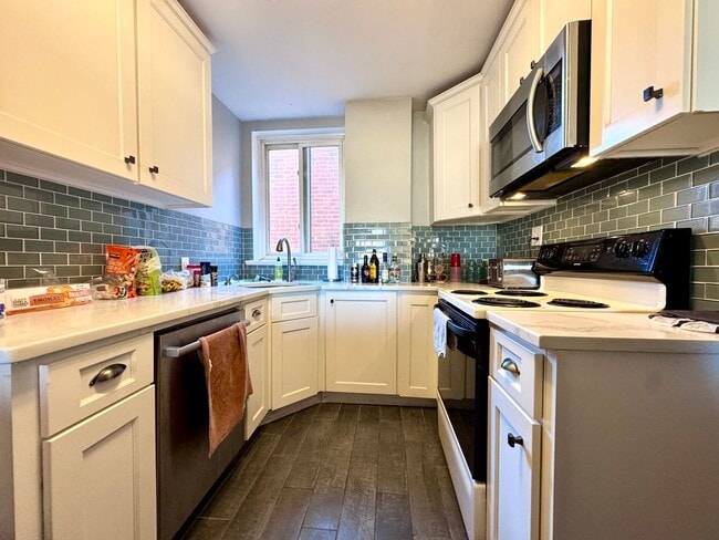 Photo - 2 BED WITH RENOVATED KITCHEN RIGHT BY B.C.