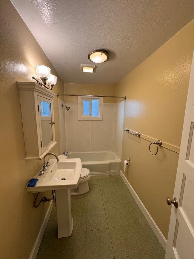 Photo - 201 H St Unit B