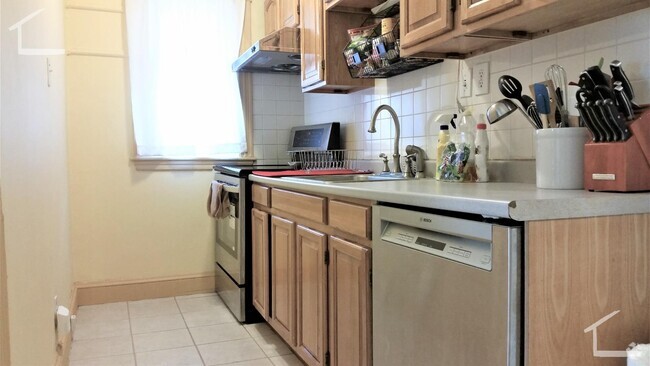 Building Photo - 221 N Harvard St Unit 1 Rental