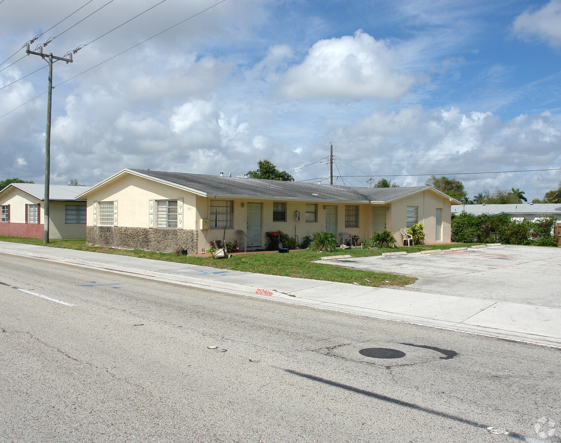 Photo - 2723-2741 W Griffin Rd Apartments