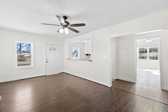 Photo - 128 Grandview Dr