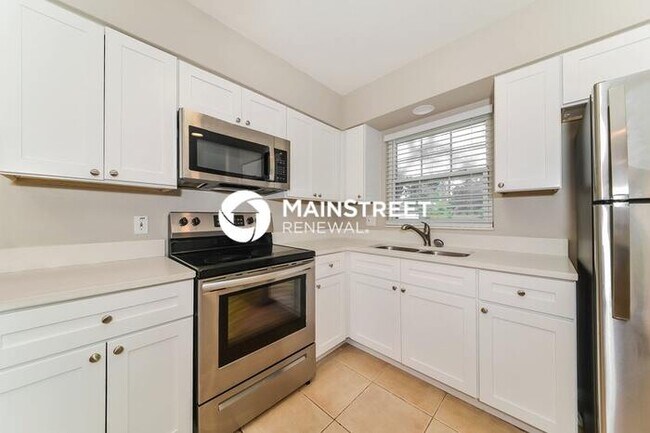 Photo - 3 Bedroom Pet-Friendly Home in ST PETERSBURG, FL with Main Street Renewal