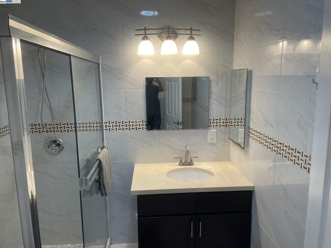 Photo - 586 39th Ave