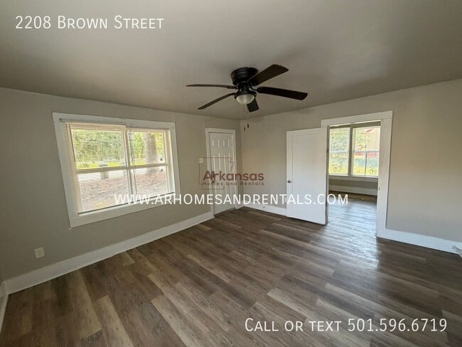 Photo - 2208 Brown St