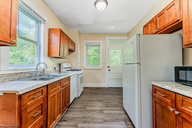 Photo - 565 Brockway Ave Unidad A