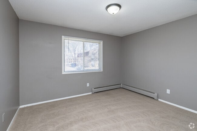 2BR, 1BA - 860SF - Primary Bedroom