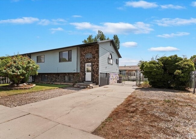 Photo - 475 W 2400 S
