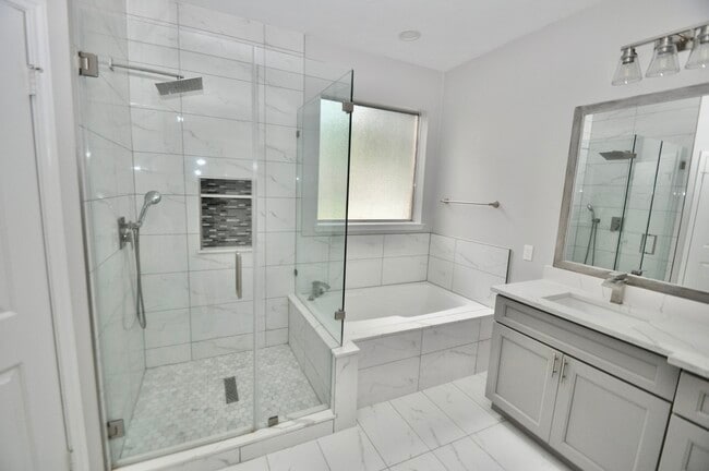 Photo - 8819 Hedgestone Ct