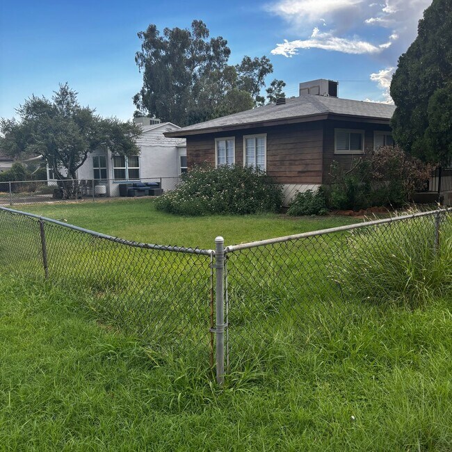 Building Photo - Bright 2 Bed / 1 Bath Home in Tempe