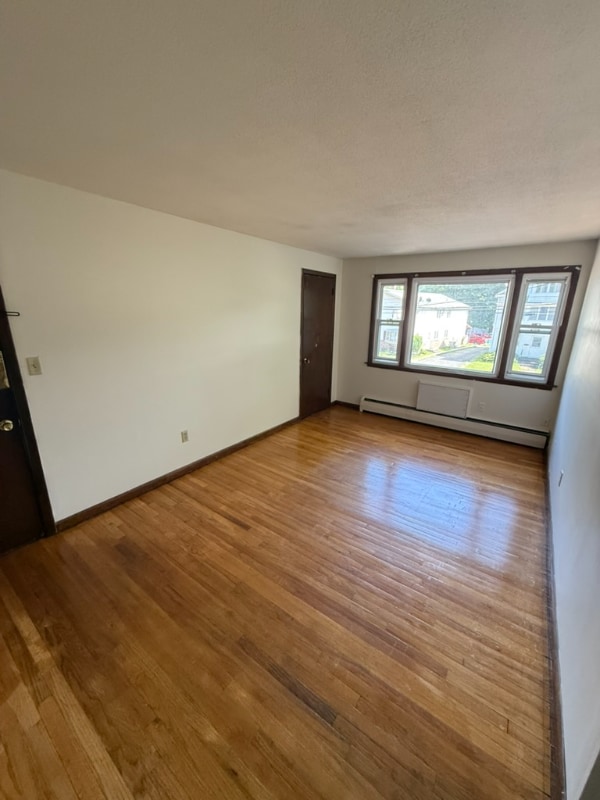 Building Photo - 372 Park St Rental