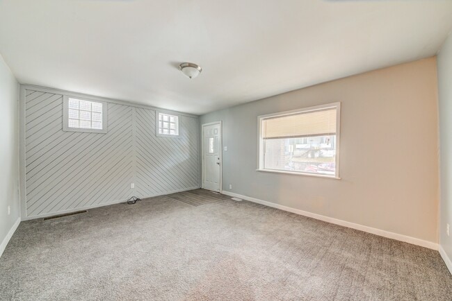 Building Photo - 438 Kathleen St Unit 1