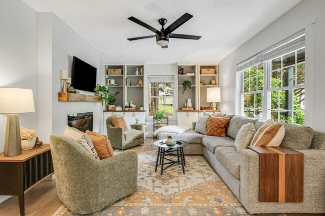 52 Shady Oak Dr