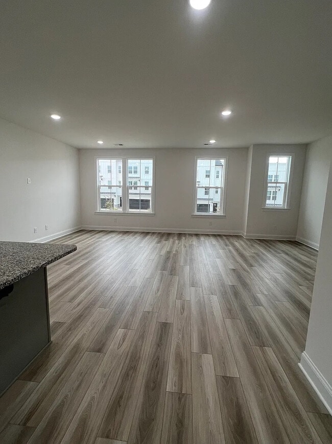 Room in Townhome on Walnut Hl Rd NW