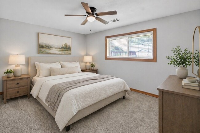 Photo - 2027 Ottawa Ln