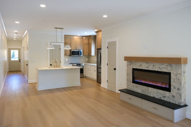 Photo - 207 S Calhoun St
