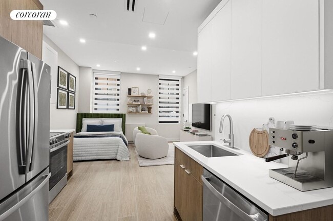 Photo - 760 Metropolitan Ave