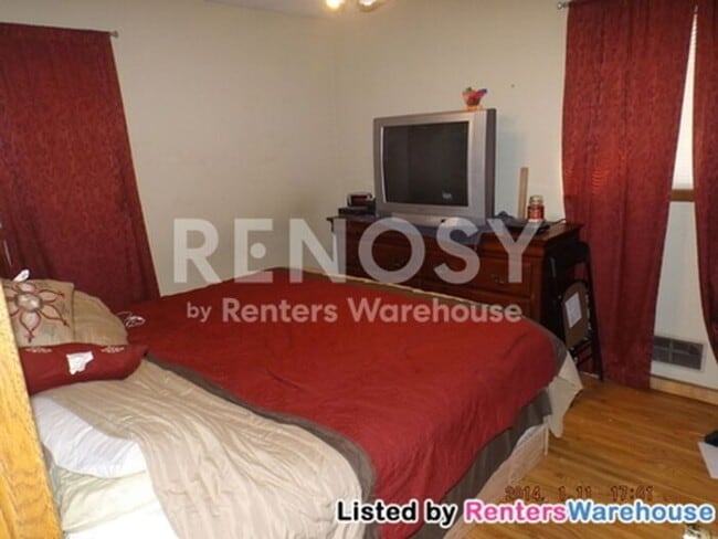 Photo - Available July 1st - 2 bed 2 bath, Single Family Home in Richfield!