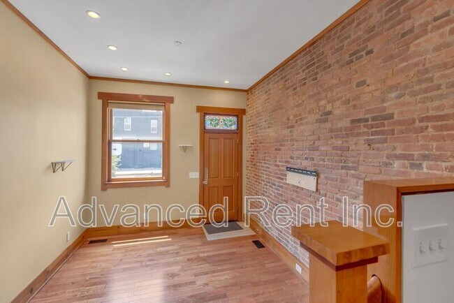 2802 E Fairmount Ave