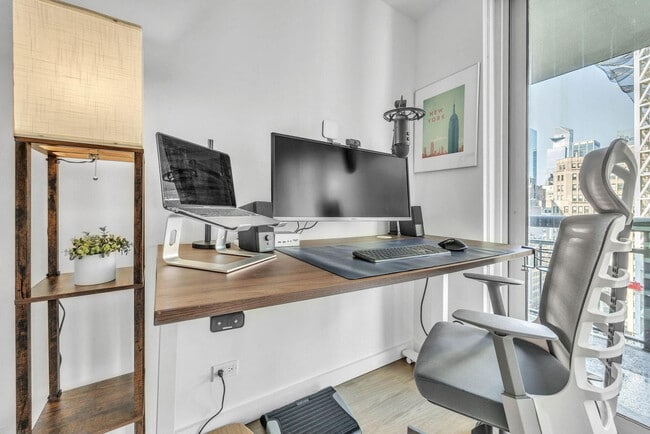 Photo - 68 W 37th St Unit FL20-ID1285298P