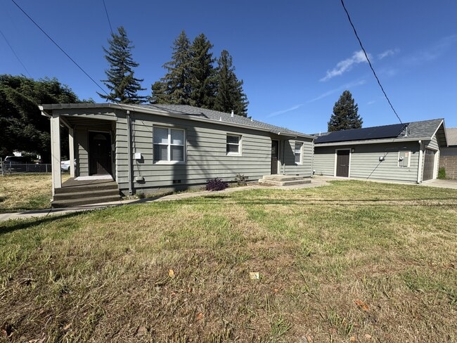 Building Photo - 401 Ainsley Ave