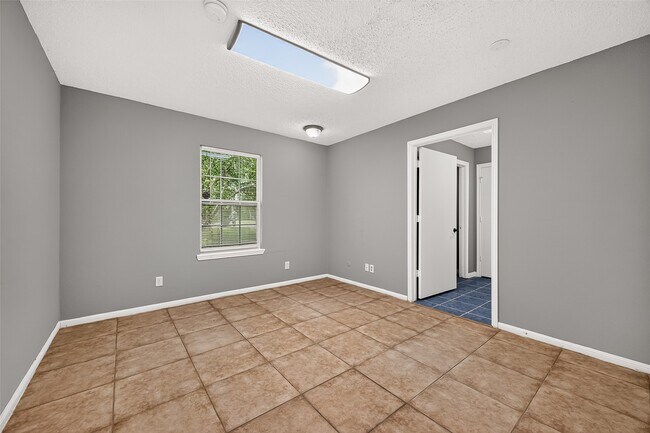 19002 Mirror Lake Dr