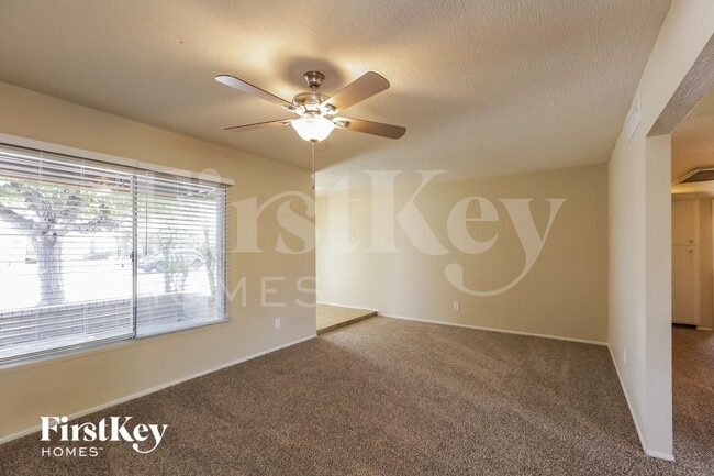 Photo - 10612 N 47th Dr