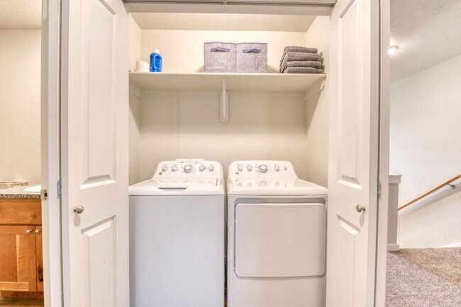 Photo - Beautiful 3 bedroom, 2 bathroom townhome i...