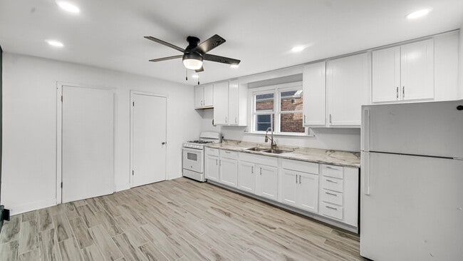 Photo - 1452 John St