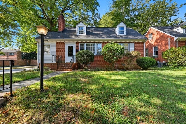 Building Photo - Cute 2 Bedrooms in the City's West End Rental