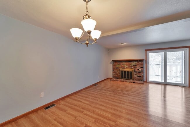 Photo - Fantastic 4 Bed 3.5 Bath in Aurora!