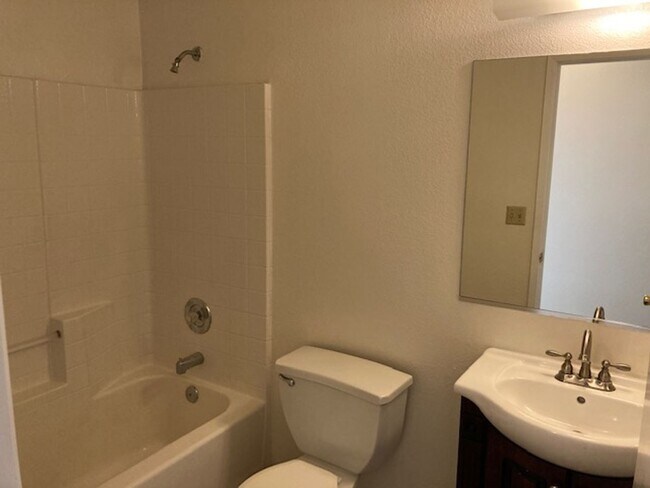 Photo - 860 W Commercial Ave