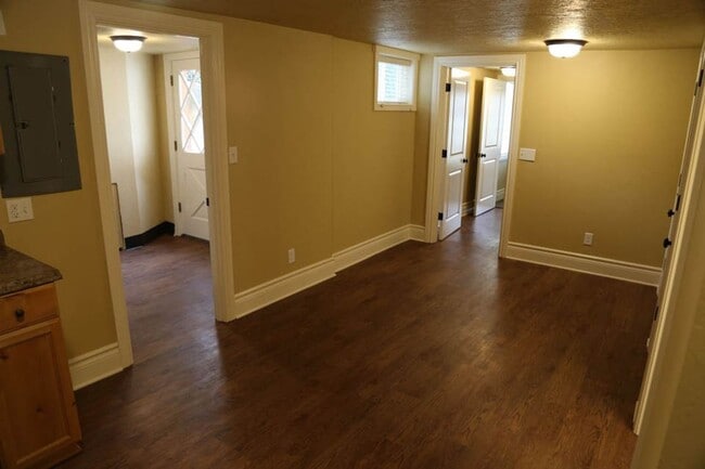 Building Photo - 685 SE Vera Ave Unit 685Veradwn
