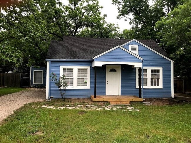 Photo - 710 W Lake Dr House