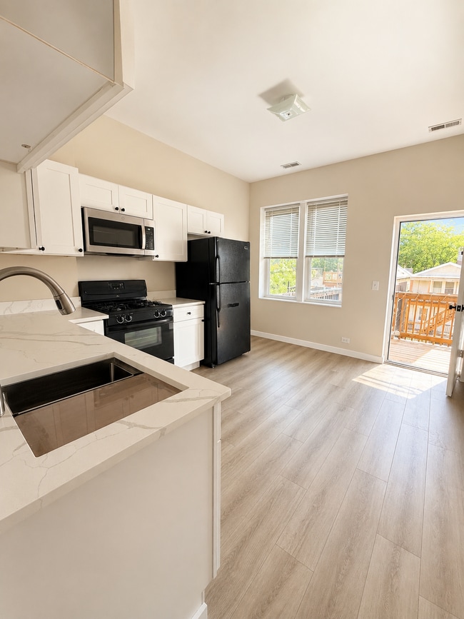 Photo - 2641 W Haddon Ave Unit 3R
