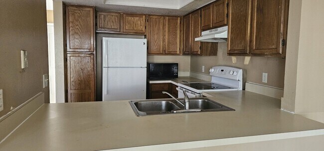 Photo - SUMMERFIELD TWNH Unit 2420P