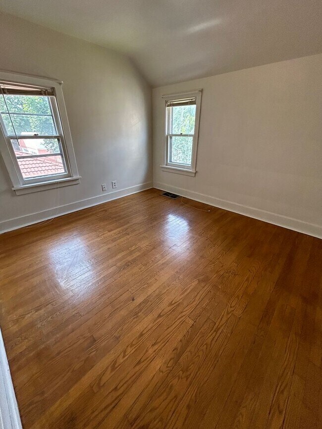 Photo - MJ - 01 - West Ave Unit 1236 (upper)