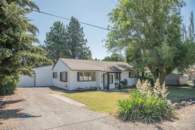 Photo - 1204 N Willow St House