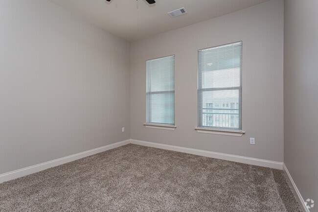 2 BR, 2 BA -1,048 SF