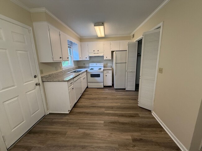 Photo - Coming Soon! Brick town home End unit! UPDATED! Freshly Painted/ New Flooring/Granite Counter Top...