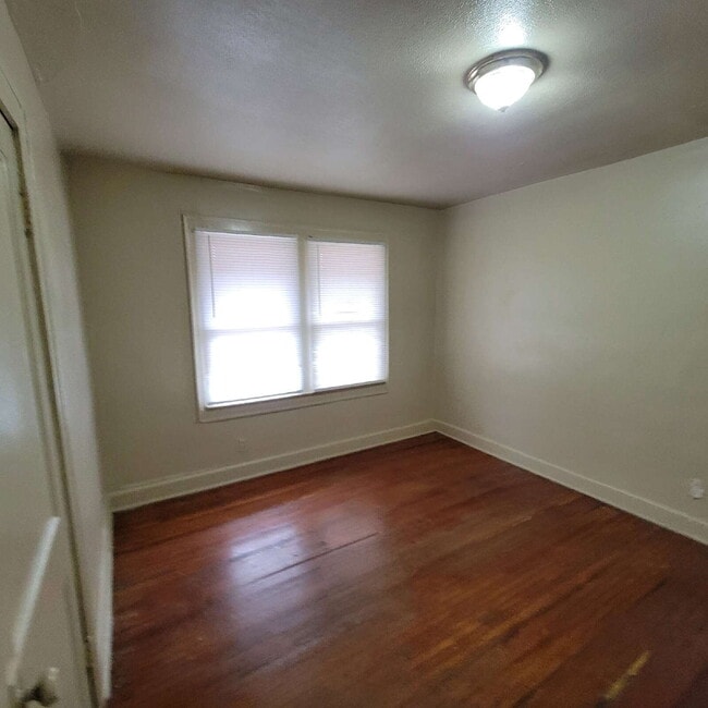 Photo - Near NW-Riverside 2BR/1BA House for LEASE!