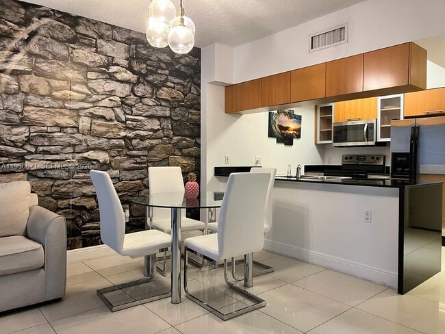 Photo - 1750 N Bayshore Dr Unidad 3109