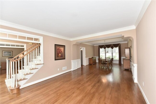 Photo - 735 Apsley Way