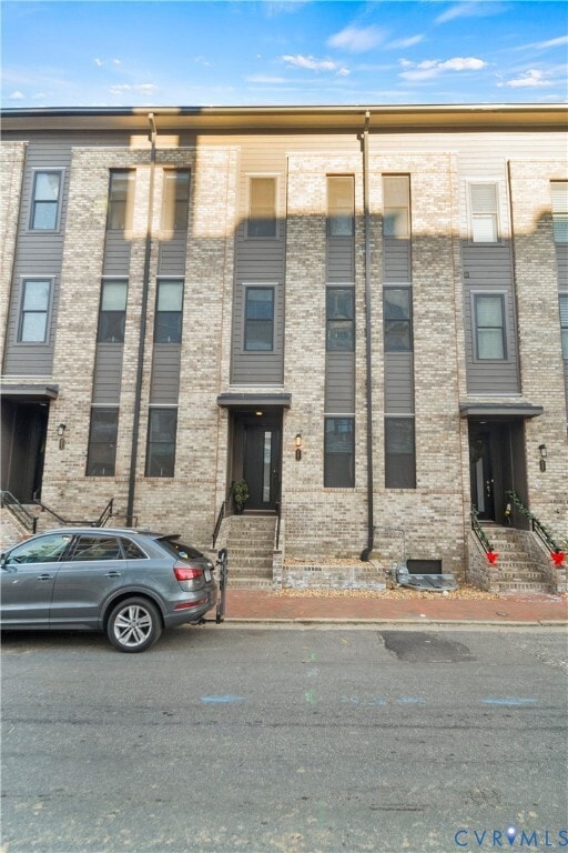 Photo - 441 W 7th St