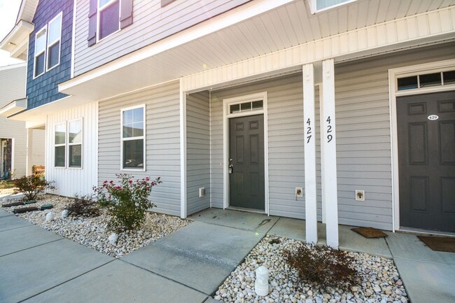 Building Photo - 10% off OCTOBER RENT- Move in by October 1... Rental