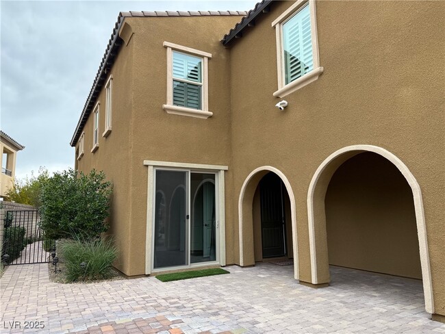 Photo - 304 Rezzo St