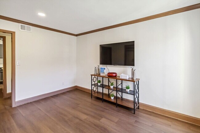 Photo - 906 Chapel Creek Dr
