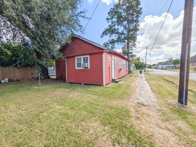 Photo - 1105 Ewing St